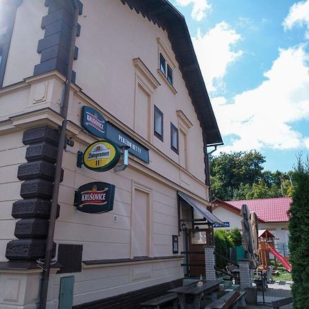 Penzion Betty Okounov Bagian luar foto
