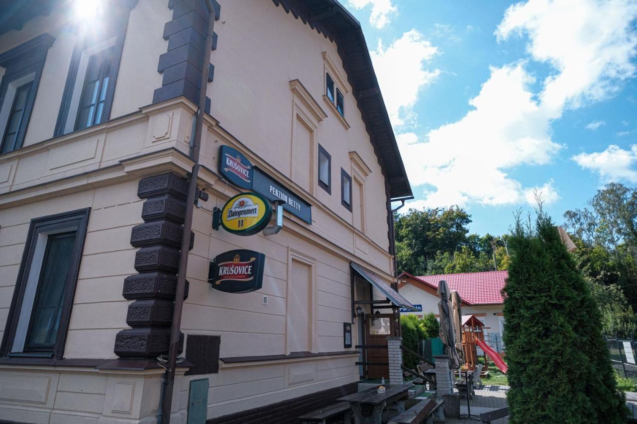 Penzion Betty Okounov Bagian luar foto