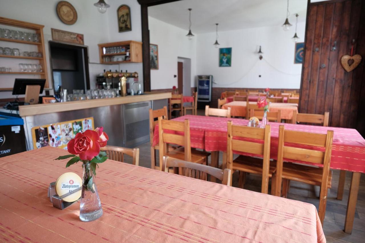 Penzion Betty Okounov Bagian luar foto